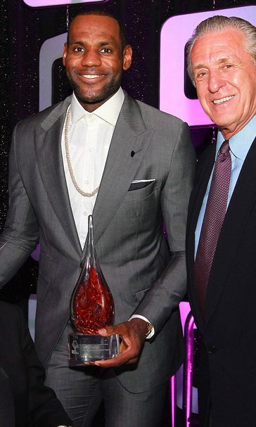 LeBron honored by Shula, Riley at Reid & Fiorentino Call of the Game dinner
